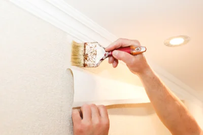 Pose de papier peint à la Roquebrussanne — revêtements muraux et toiles de verre
